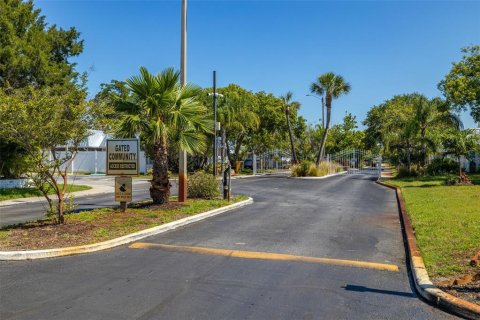 Condo in New Port Richey, Florida, 2 bedrooms  № 1197918 - photo 26