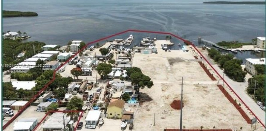 Коммерческая недвижимость в Ки-Ларго, Флорида № 2028302