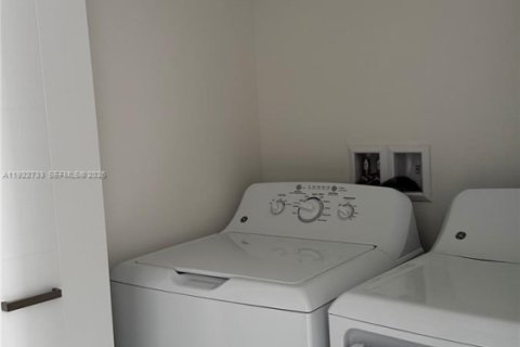 Condominio en alquiler en Coral Gables, Florida, 1 dormitorio, 63.27 m2 № 1976702 - foto 11