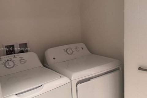 Copropriété à louer à Coral Gables, Floride: 1 chambre, 63.27 m2 № 1976702 - photo 6