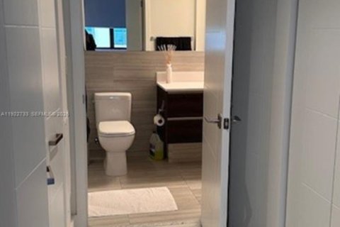 Condominio en alquiler en Coral Gables, Florida, 1 dormitorio, 63.27 m2 № 1976702 - foto 10