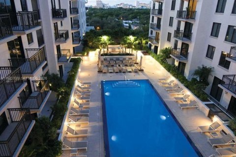 Condominio en alquiler en Coral Gables, Florida, 1 dormitorio, 63.27 m2 № 1976702 - foto 17