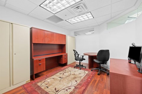Commercial property in Fort Lauderdale, Florida № 2288646 - photo 9