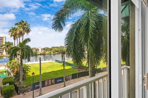 Commercial property in Fort Lauderdale, Florida № 2288646 - photo 14