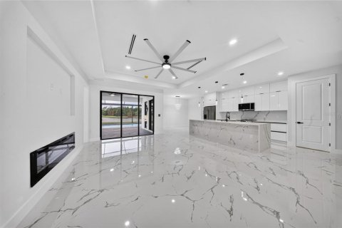 Casa en venta en Punta Gorda, Florida, 4 dormitorios, 189.61 m2 № 2383998 - foto 2