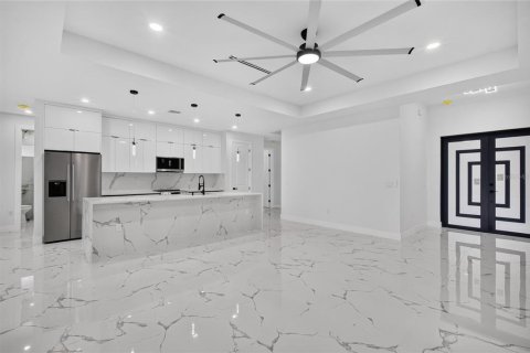 Casa en venta en Punta Gorda, Florida, 4 dormitorios, 189.61 m2 № 2383998 - foto 5