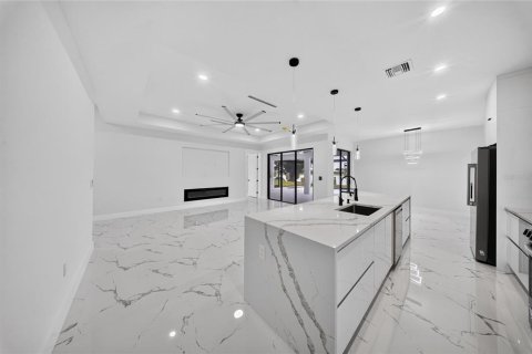 Casa en venta en Punta Gorda, Florida, 4 dormitorios, 189.61 m2 № 2383998 - foto 8