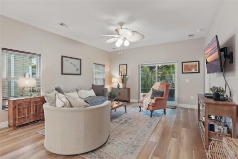 House in Winter Garden, Florida 4 bedrooms, 201.78 sq.m. № 1771405 - photo 11