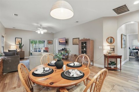 House in Winter Garden, Florida 4 bedrooms, 201.78 sq.m. № 1771405 - photo 10