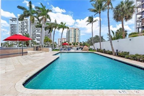 Condominio en venta en Fort Lauderdale, Florida, 1 dormitorio, 50.91 m2 № 1875118 - foto 19