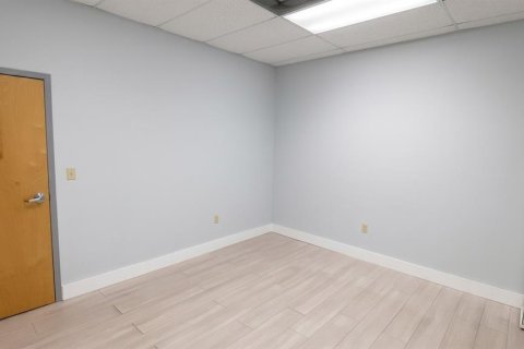 Immobilier commercial à louer à Sanford, Floride: 14.21 m2 № 2377439 - photo 2