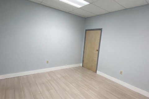 Immobilier commercial à louer à Sanford, Floride: 14.21 m2 № 2377439 - photo 5