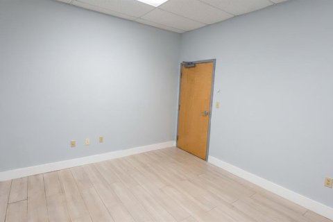 Immobilier commercial à louer à Sanford, Floride: 14.21 m2 № 2377439 - photo 4