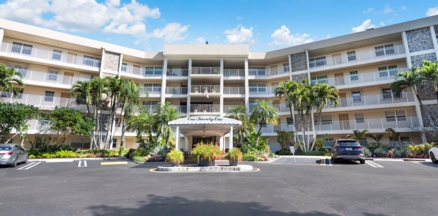 Condo in Pompano Beach, Florida, 3 bedrooms  № 1812202