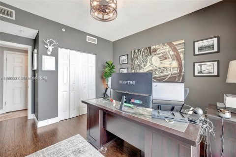 Condo in Hollywood, Florida, 3 bedrooms № 1995859 - photo 20