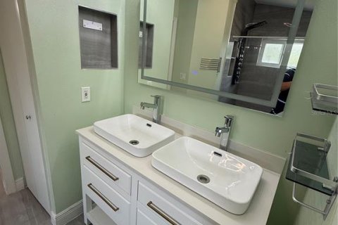 Casa en alquiler en Orlando, Florida, 4 dormitorios, 141.21 m2 № 1910408 - foto 14