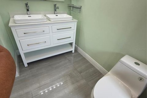 Casa en alquiler en Orlando, Florida, 4 dormitorios, 141.21 m2 № 1910408 - foto 13