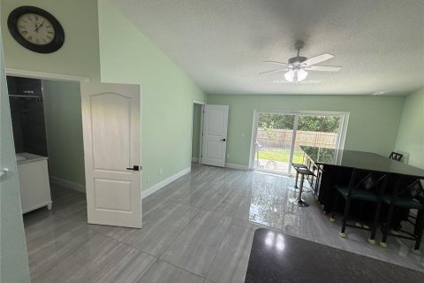 Casa en alquiler en Orlando, Florida, 4 dormitorios, 141.21 m2 № 1910408 - foto 5