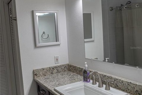 Townhouse in Clearwater, Florida 3 bedrooms, 136.01 sq.m. № 2117982 - photo 12