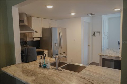 Townhouse in Clearwater, Florida 3 bedrooms, 136.01 sq.m. № 2117982 - photo 5