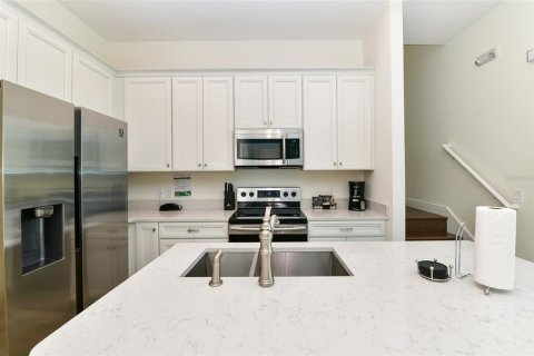 Casa en venta en Kissimmee, Florida, 5 dormitorios, 177.26 m2 № 1512245 - foto 15