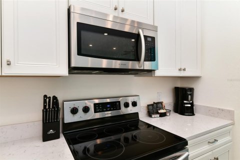 Casa en venta en Kissimmee, Florida, 5 dormitorios, 177.26 m2 № 1512245 - foto 16