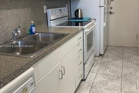 Condo in Miami Beach, Florida № 1959340 - photo 13