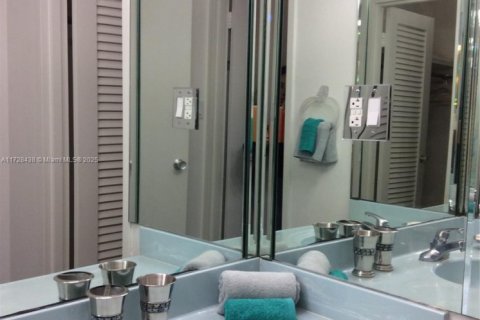 Condo in Miami Beach, Florida № 1959340 - photo 20