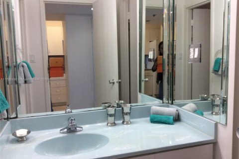 Condo in Miami Beach, Florida № 1959340 - photo 21