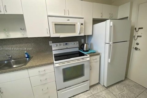 Condo in Miami Beach, Florida № 1959340 - photo 12