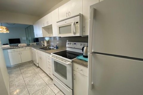 Condo in Miami Beach, Florida № 1959340 - photo 11