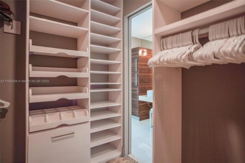 Condo in Miami, Florida, 2 bedrooms  № 1937484 - photo 26