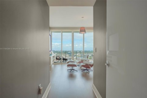 Condominio en alquiler en Miami, Florida, 2 dormitorios, 155.43 m2 № 1937484 - foto 29