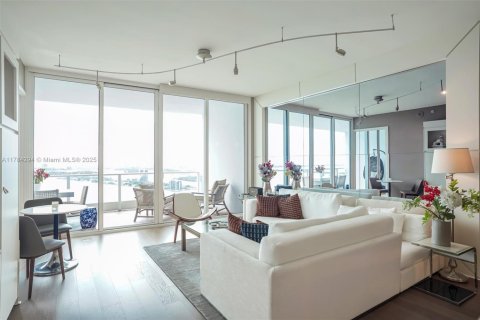 Condominio en alquiler en Miami, Florida, 2 dormitorios, 155.43 m2 № 1937484 - foto 16