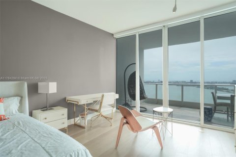 Condominio en alquiler en Miami, Florida, 2 dormitorios, 155.43 m2 № 1937484 - foto 21