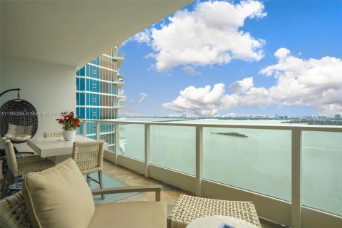 Condominio en alquiler en Miami, Florida, 2 dormitorios, 155.43 m2 № 1937484 - foto 2