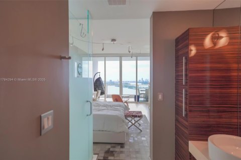 Condominio en alquiler en Miami, Florida, 2 dormitorios, 155.43 m2 № 1937484 - foto 25