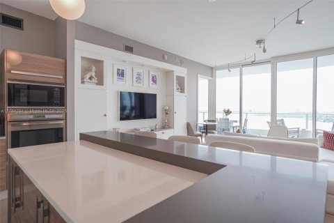 Copropriété à louer à Miami, Floride: 2 chambres, 155.43 m2 № 1937484 - photo 10
