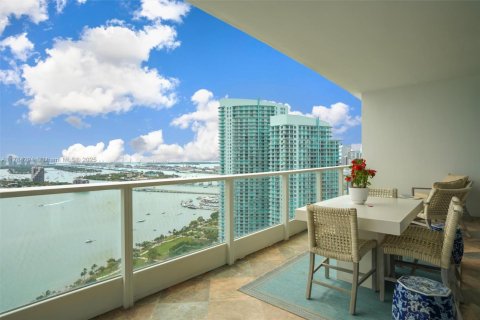 Condominio en alquiler en Miami, Florida, 2 dormitorios, 155.43 m2 № 1937484 - foto 3