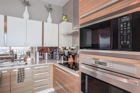 Condominio en alquiler en Miami, Florida, 2 dormitorios, 155.43 m2 № 1937484 - foto 14