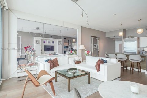 Condominio en alquiler en Miami, Florida, 2 dormitorios, 155.43 m2 № 1937484 - foto 18