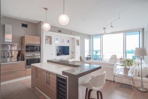 Condo in Miami, Florida, 2 bedrooms  № 1937484 - photo 8