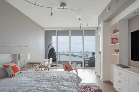 Condominio en alquiler en Miami, Florida, 2 dormitorios, 155.43 m2 № 1937484 - foto 22