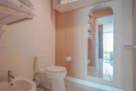 Condominio en alquiler en Miami, Florida, 2 dormitorios, 155.43 m2 № 1937484 - foto 27