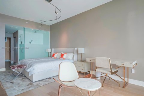 Condominio en alquiler en Miami, Florida, 2 dormitorios, 155.43 m2 № 1937484 - foto 19