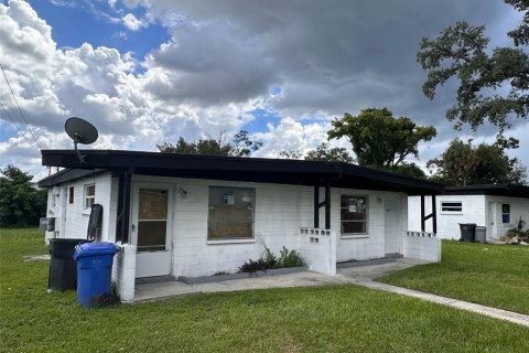 Commercial property in Tampa, Florida 4 bedrooms, 1288.74 sq.m. № 2366579