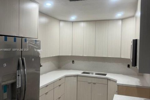 Купить кондоминиум в Хайалиа, Флорида 3 спальни, 100.24м2, № 2010840 - фото 1