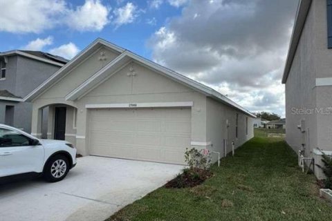 House in Zephyrhills, Florida 3 bedrooms, 144.93 sq.m. № 2284269 - photo 2