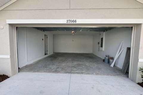 House in Zephyrhills, Florida 3 bedrooms, 144.93 sq.m. № 2284269 - photo 3