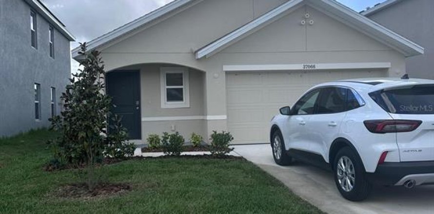 House in Zephyrhills, Florida 3 bedrooms, 144.93 sq.m. № 2284269